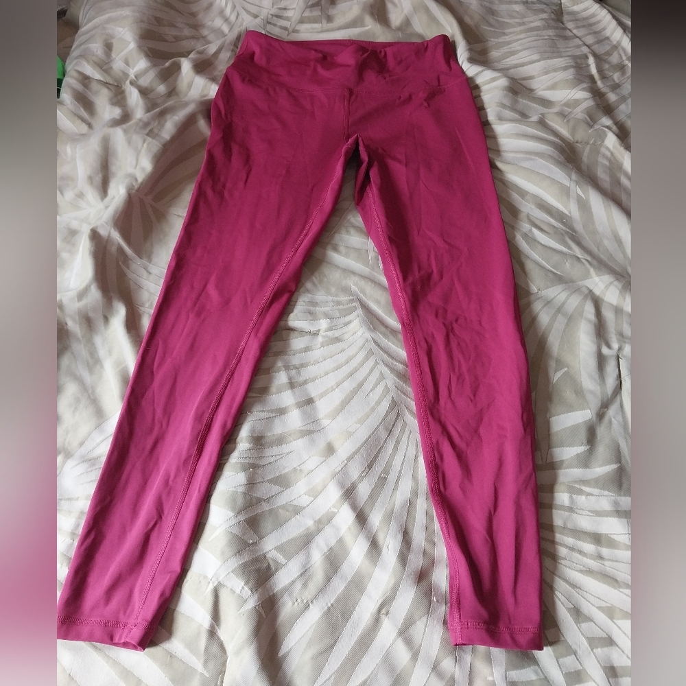Amazon Essentials Dark Pink High-Waisted Cropped Leggings, Size Medium